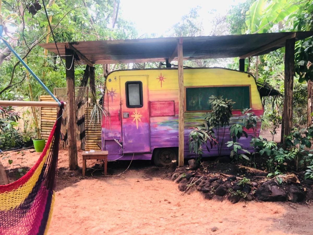 Rainbow Caravan Hostel Las Pilas Buitenkant foto
